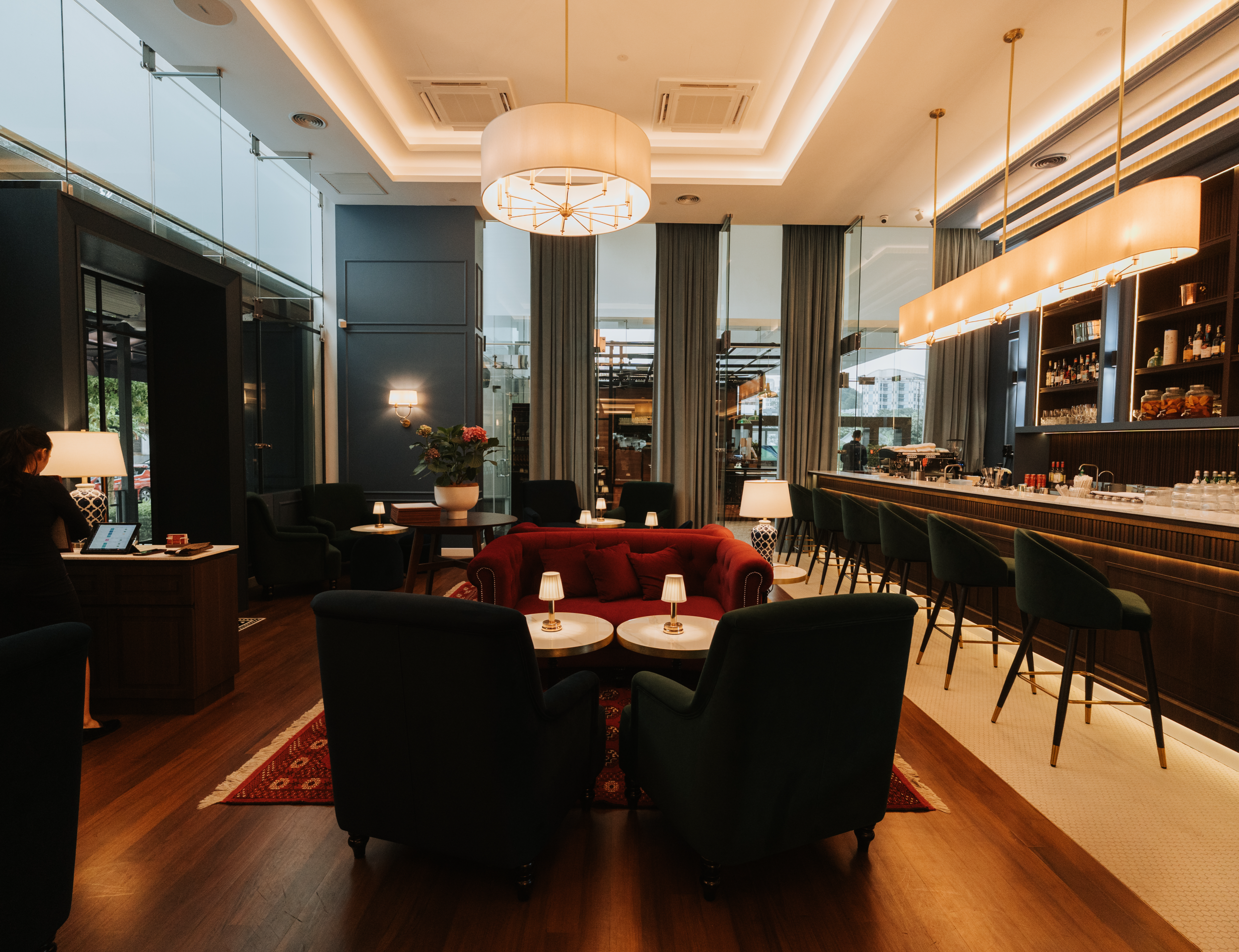 Bar & Lounge (Drinks and Bites)