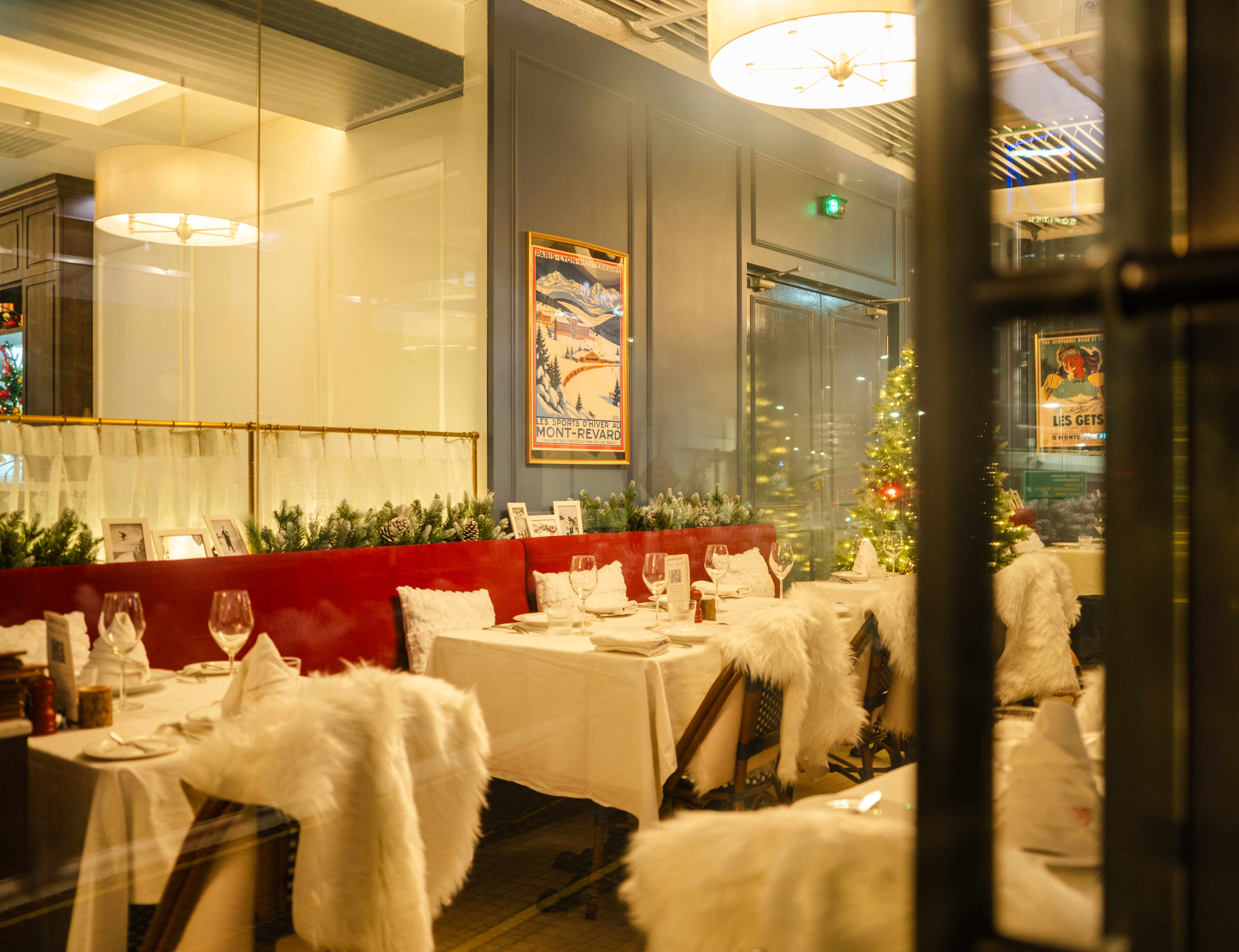 Le Chalet (Indoor Terrace)