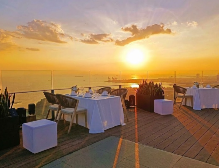 ALFRESCO • Open-Air Dining